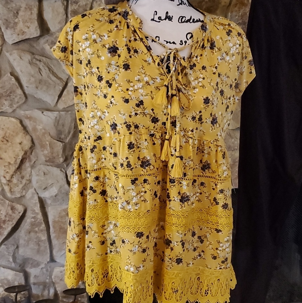 NEW! HANNAH LADIES CAP SLEEVE TOP